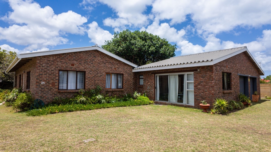 4 Bedroom Property for Sale in Stilbaai Wes Western Cape